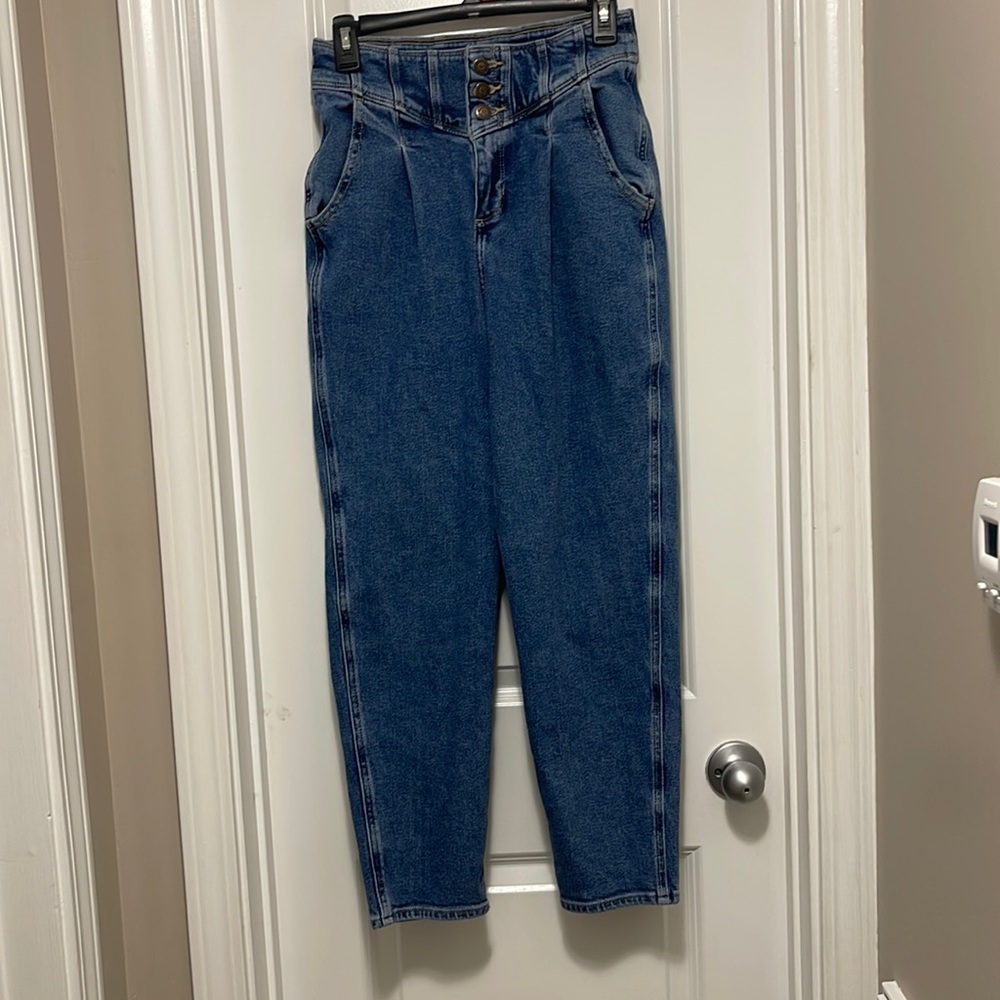 Hollister Ultra High Rise ‘80S Mom Jean